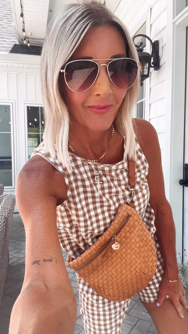 Runnnn!!!!!! This two-piece set is a must have and the brown and ivory check is perfect as we move right on and into fall. There is several color ways to choose from, true to size. I am wearing XS …. Now I have to choose another color because I need another set 😅 I paired this set with my favorite jelly’s in chocolate and my leather Clare v  bag in natural!