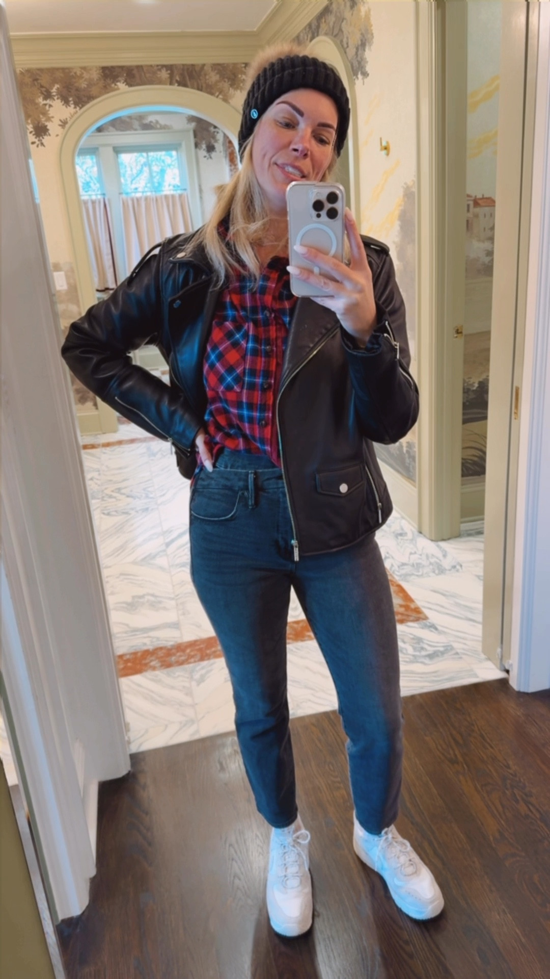 Love the fit of these jeans! The plaid flannel is so cozy, too ❤️

#LTKOver40 #LTKWatchNow #LTKFindsUnder100