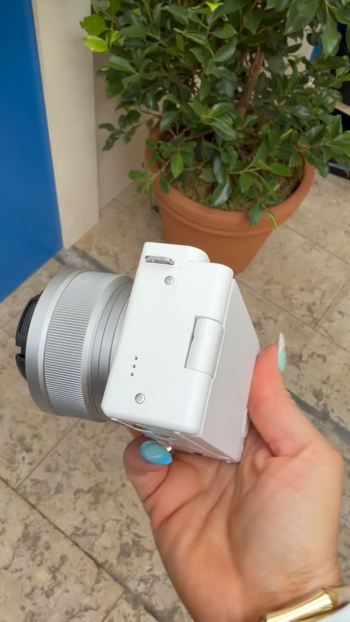Okayyyy Amazon understood the assignment with this one 📸✨ This 5K digital vlogging camera has 72MP photo quality + 6X optical zoom and is SO good for content days, vacations, or capturing everyday moments without carrying around a huge camera 🤍 Linked it because I know this one’s gonna be a favorite! 

#AmazonFinds #VloggingCamera #ContentCreatorFinds #AmazonMustHaves #DigitalCamera #CreatorEssentials #TikTokMadeMeBuyIt #CameraFinds #AmazonTech

#LTKmomlife #LTKdayinmylife #LTKHome