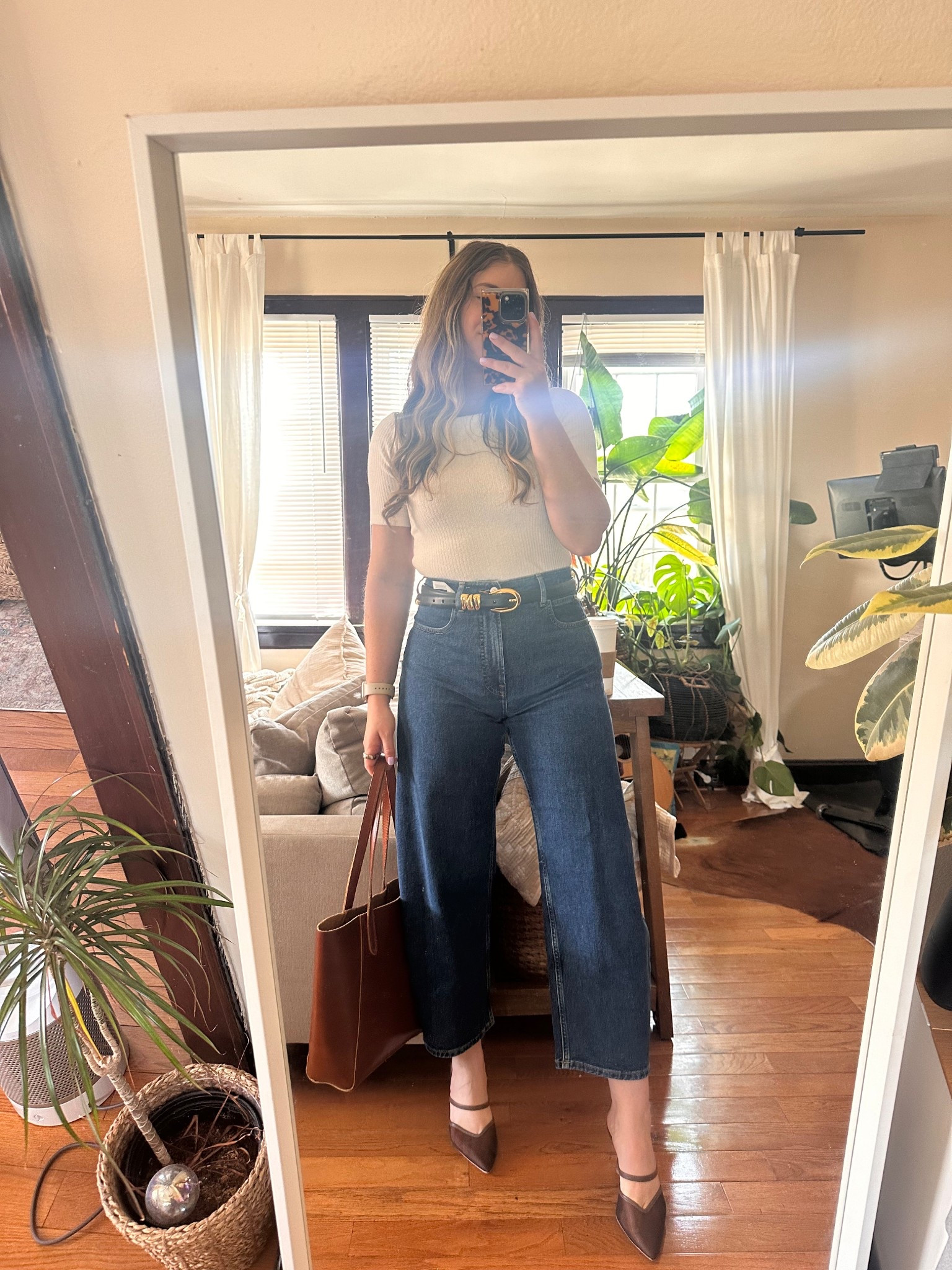 Feeling fancy. I wear these #everlane #barreljeans more than most pants in my closet. Love love 💕 

#offtheshoulder #muleheels 