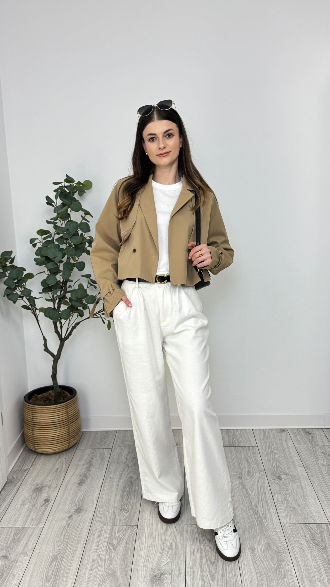 A cropped trench over a white tee and wide-leg trousers creates a sleek neutral look. Finished with white sneakers, a black belt, and a structured bag for effortless polish 🤍#IlaStylesDiary

#LTKworkwear #LTKspring #LTKeurope