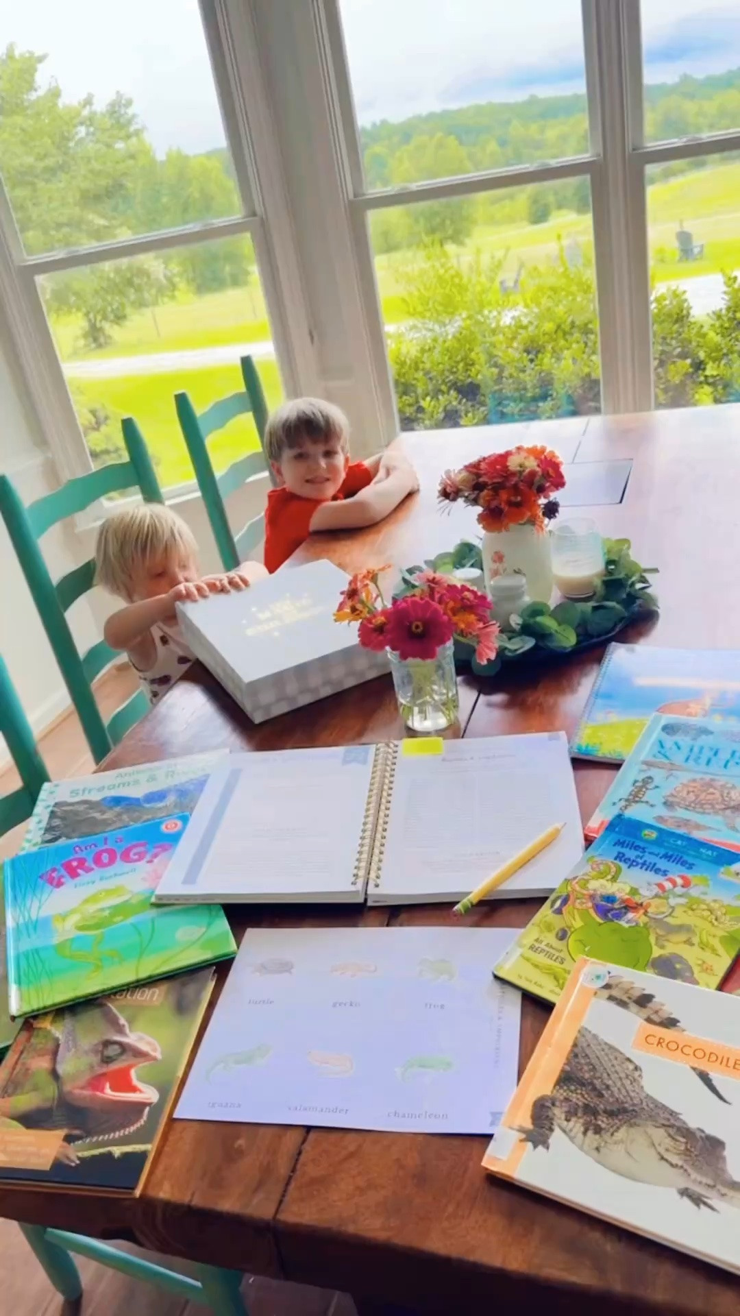 And we started off a brand new homeschool preschool unit 🍎✏️ this week - all about reptiles & amphibians 🐢🦎🐊🐍 and got lots of @thegoodandthebeautiful learning in, too!! 📖 What a joy 🤩 it is being their “mommy teacher!” 👩‍🏫