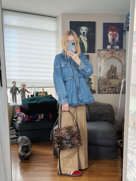 I really love animal print 🤷‍♀️ Also Toot making an appearance.
This denim shirt is oversized and a heavier denim so if you are looking for something a bit more structured you might like it. It’s new in at Zara.
Bag vintage, trousers secondhand.
•
.  #winterLook  #StyleOver40  #animalprintlover #vintagebag  #animalprint  #poshmarkFind #sambas #secondhandFind #FashionOver40  #MumStyle #genX #genXStyle #shopSecondhand #genXInfluencer #WhoWhatWearing #genXblogger #secondhandDesigner #Over40Style #40PlusStyle #Stylish40s #styleTip  #HighStreetFashion #StyleIdeas


#LTKstyletip #LTKshoecrush #LTKFind