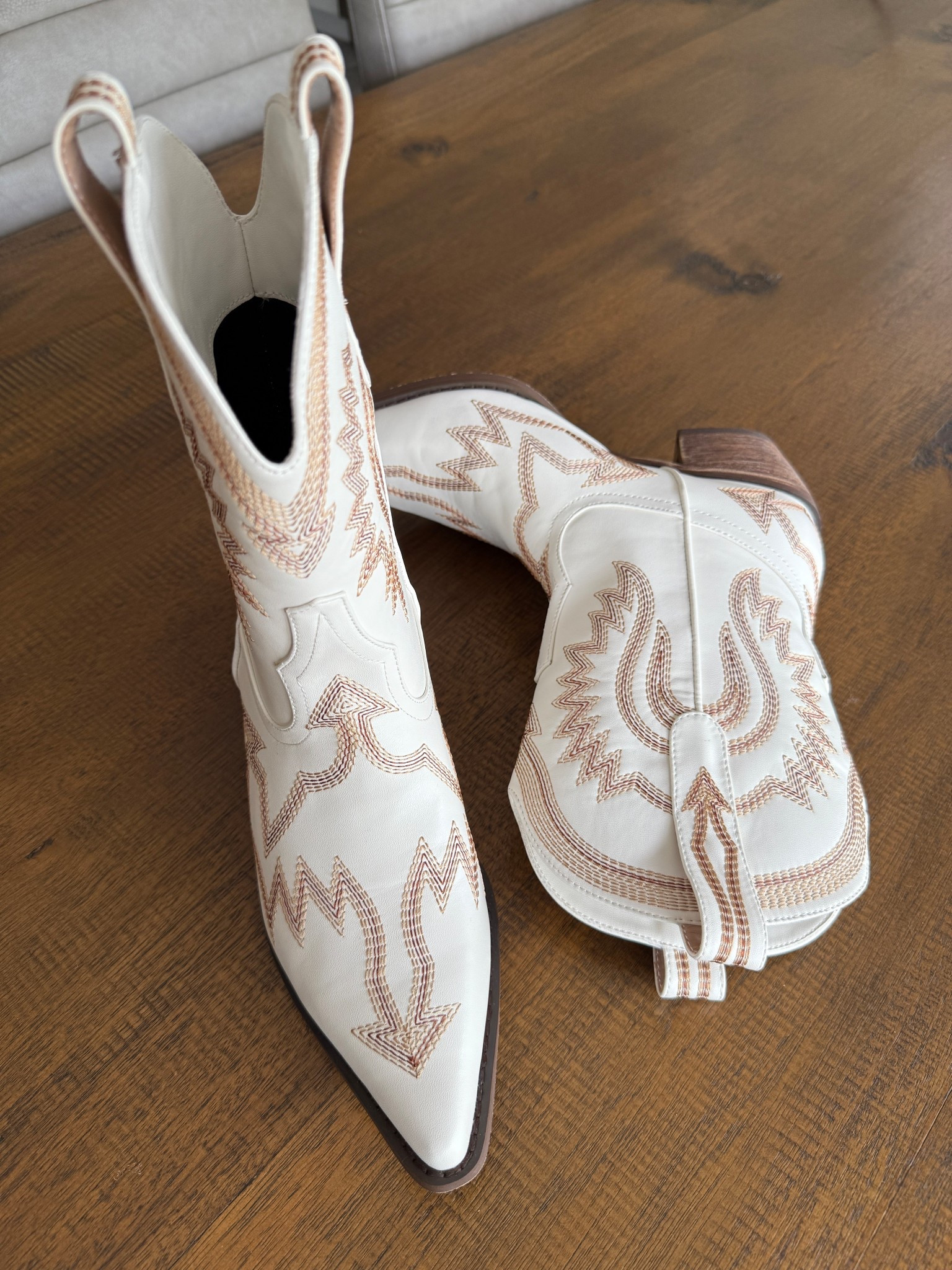 White western boots are so cute to have. This is my second pair and I just ordered them in black. True to size and these come in other colors. #westernboots #whiteboots #booties  #falloutfit

#LTKShoeCrush #LTKFindsUnder100 #LTKFindsUnder50