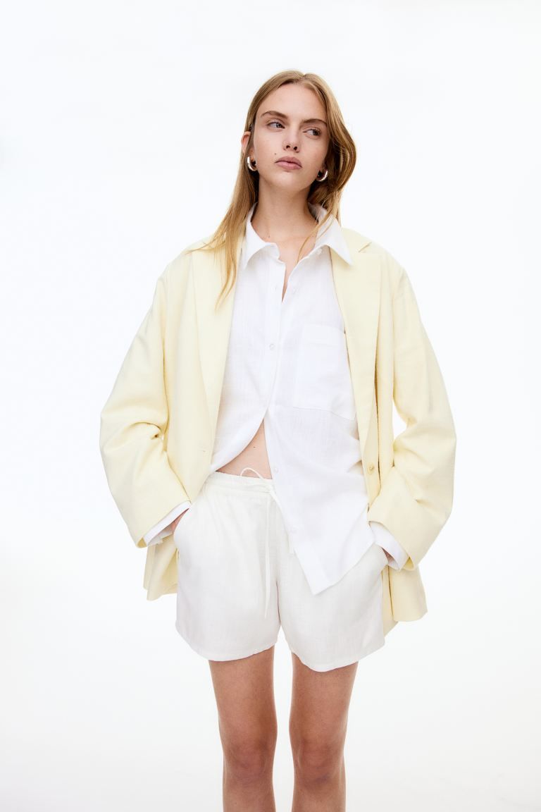 Linen-blend pull-on shorts - Cream - Ladies | H&M GB | H&M (UK, MY, IN, SG, PH, TW, HK)