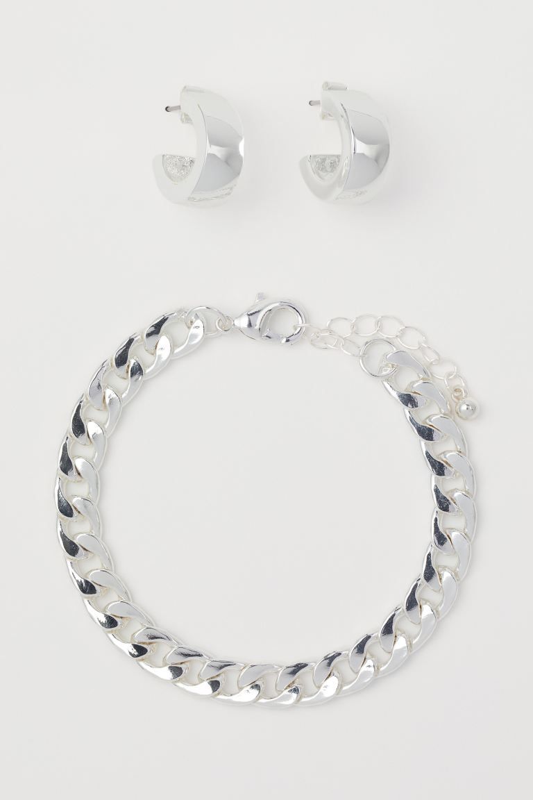 Earrings and bracelet | H&M (UK, MY, IN, SG, PH, TW, HK)