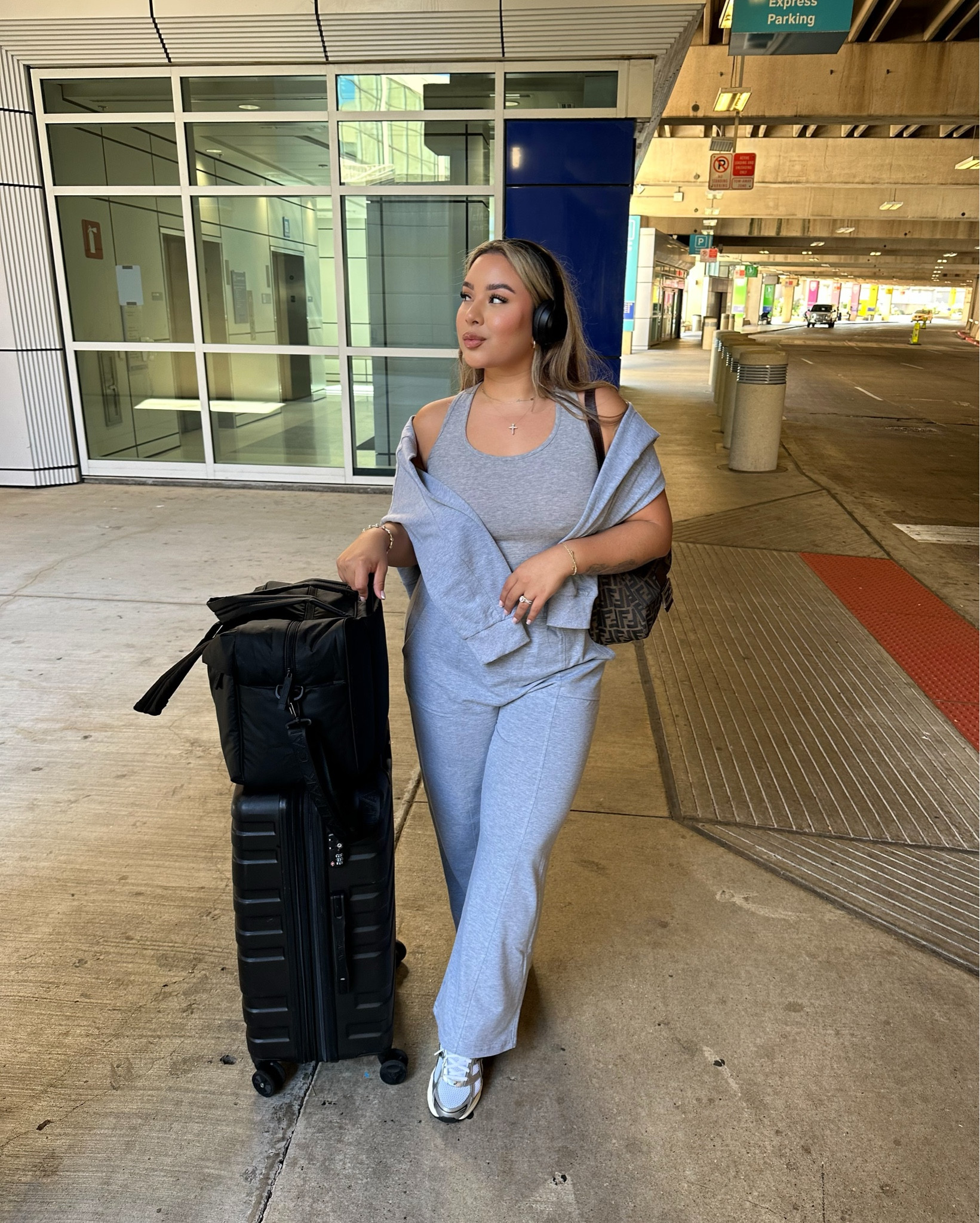 Travel Outfit for LTKCon✈️

Wearing a size L 


#LTKTravel #LTKCon #LTKMidsize