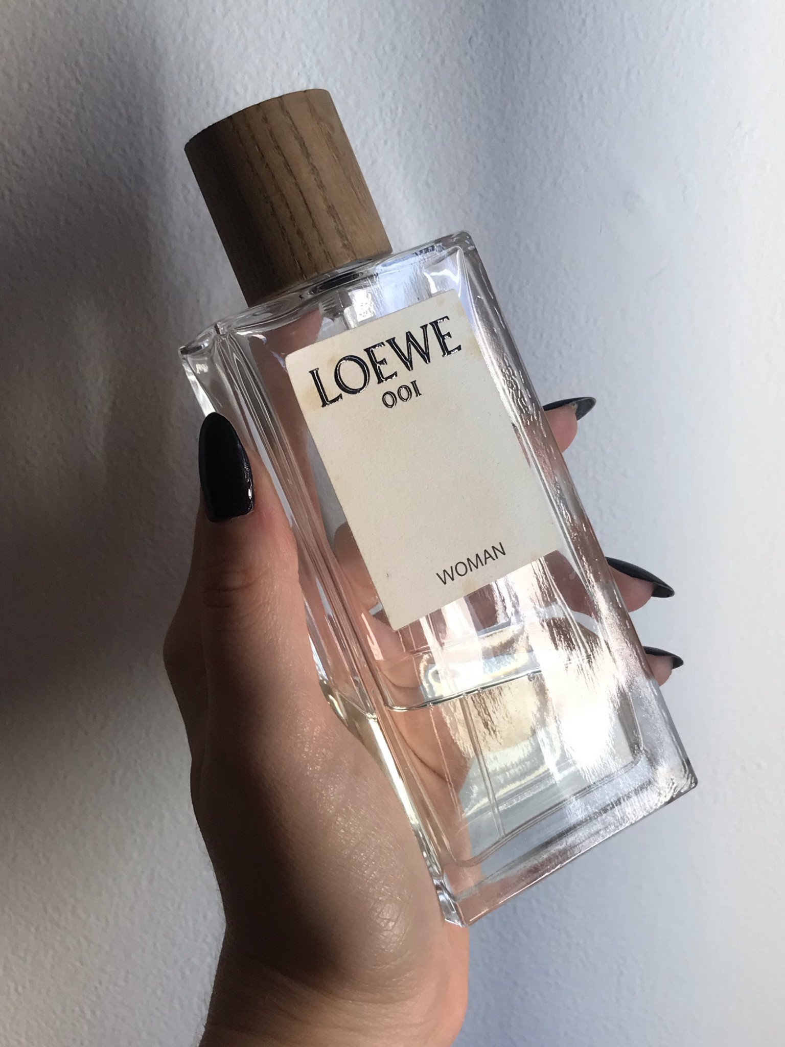 A dica de presente de hoje é esse perfume incrível da Loewe, o 001 Woman. É um perfume com uma saída doce elegante e um amadeirado incrível que fica muito bem ao longo do dia. Perfume refinado para pessoas refinadas! 

#NatalLTK #LTKGift



#LTKGiftGuide #LTKbrasil #LTKbeauty