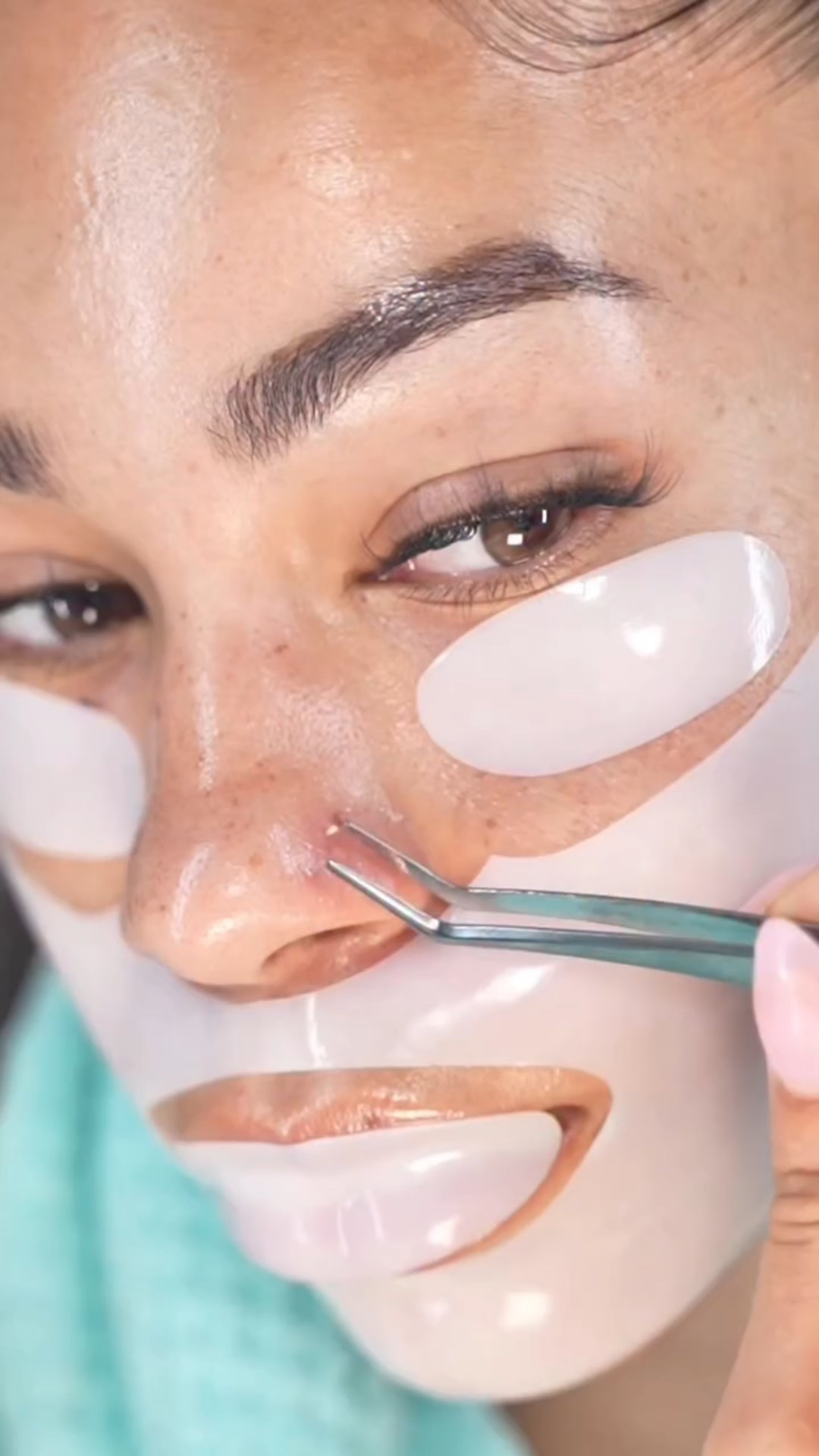 This is your reminder to wash behind your ears this weekend ✨🧽
.
.
#makeuptutorial #makeuphacks