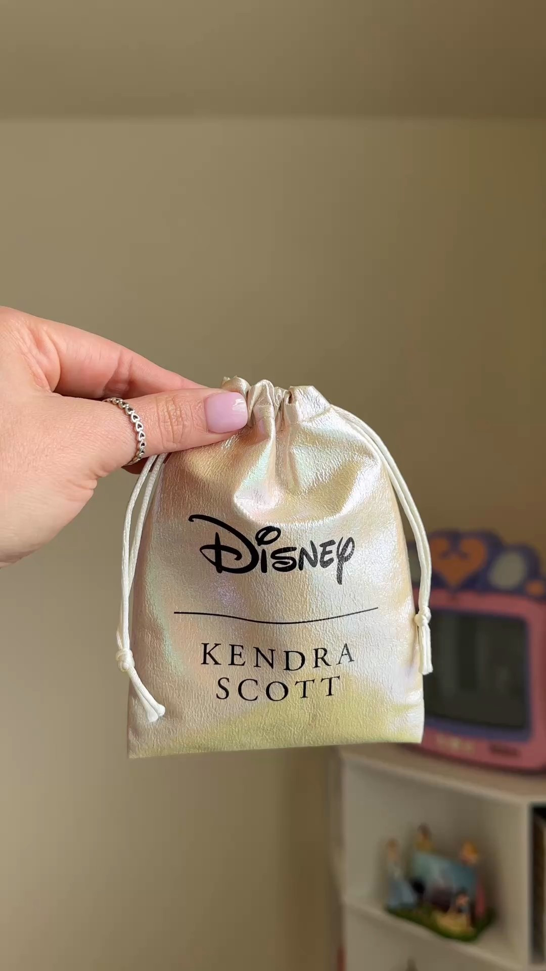Disney X Kendra Scott necklace ✨

#LTKTravel #LTKStyleTip #LTKGiftGuide