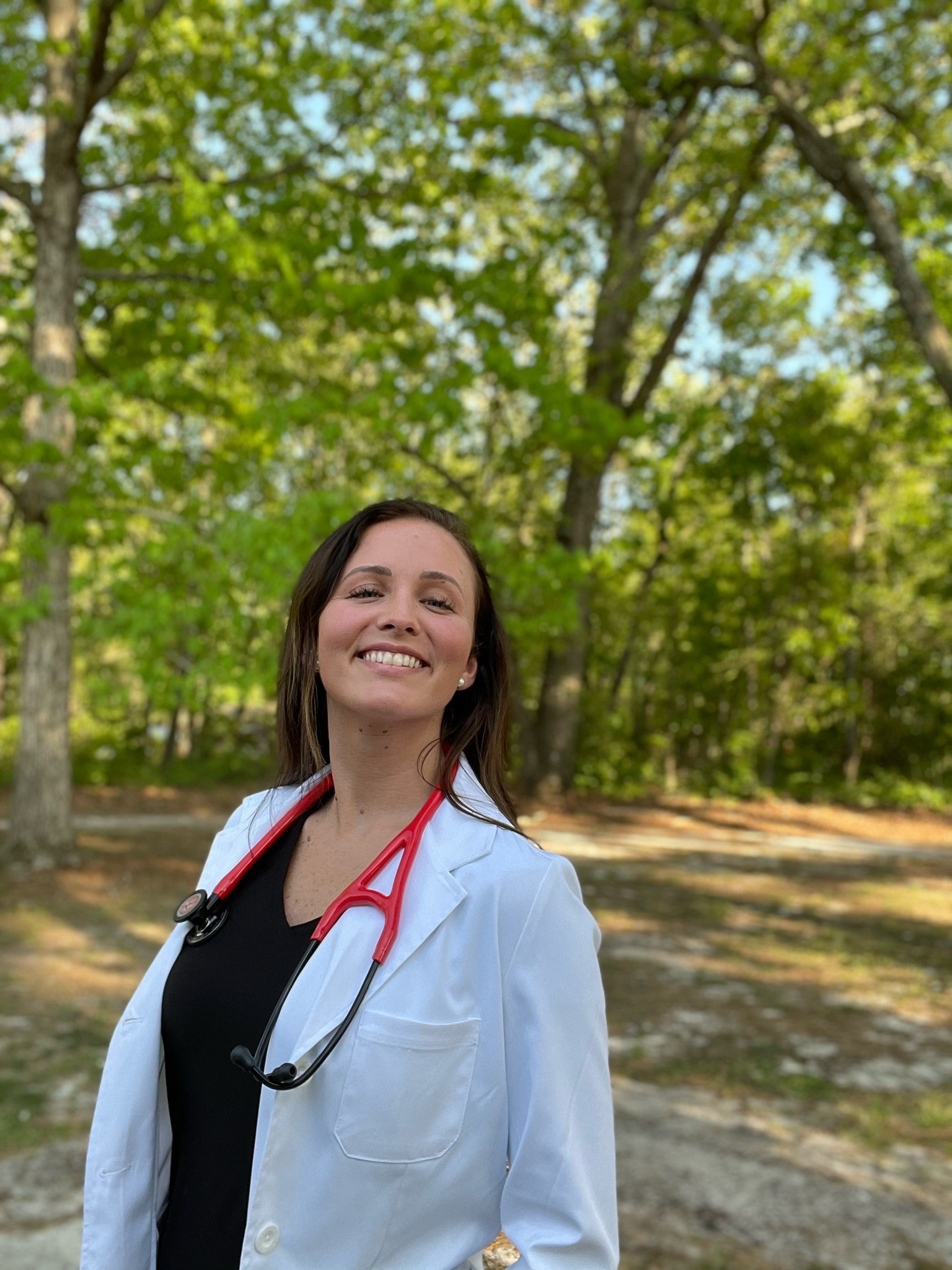 Must be the first day of classes, all smiles + a white coat 😉

#LTKworkwear #LTKU #LTKFind