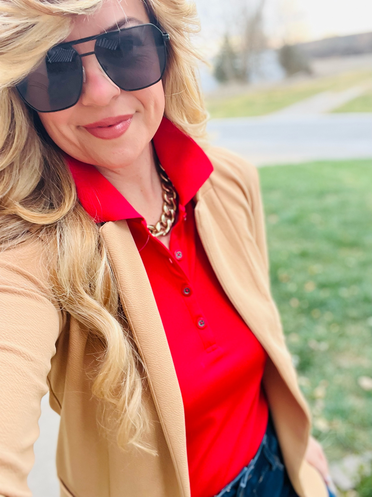 Camel blazer 
Gold necklace 
Fall outfit ideas
Amazon sunglasses 