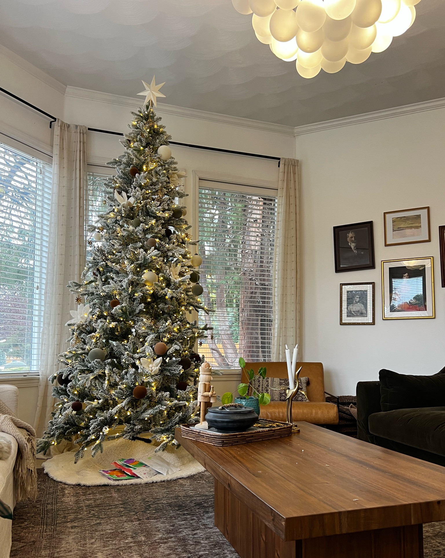 the tree is up! 

#LTKHolidaySale #LTKhome #LTKHoliday