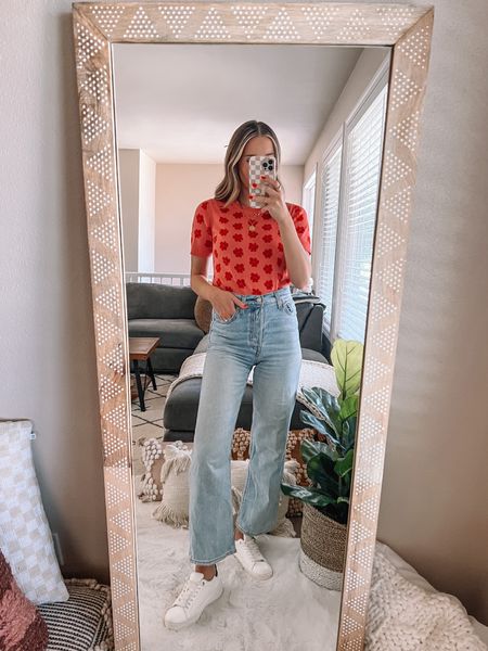 Teacher outfit idea🍎 wearing a xs floral knit tee and size 25 Levi’s 

Teacher style / classroom outfit / knit tee / Levi’s jeans / summer style / casual outfit 


#LTKstyletip #LTKunder100