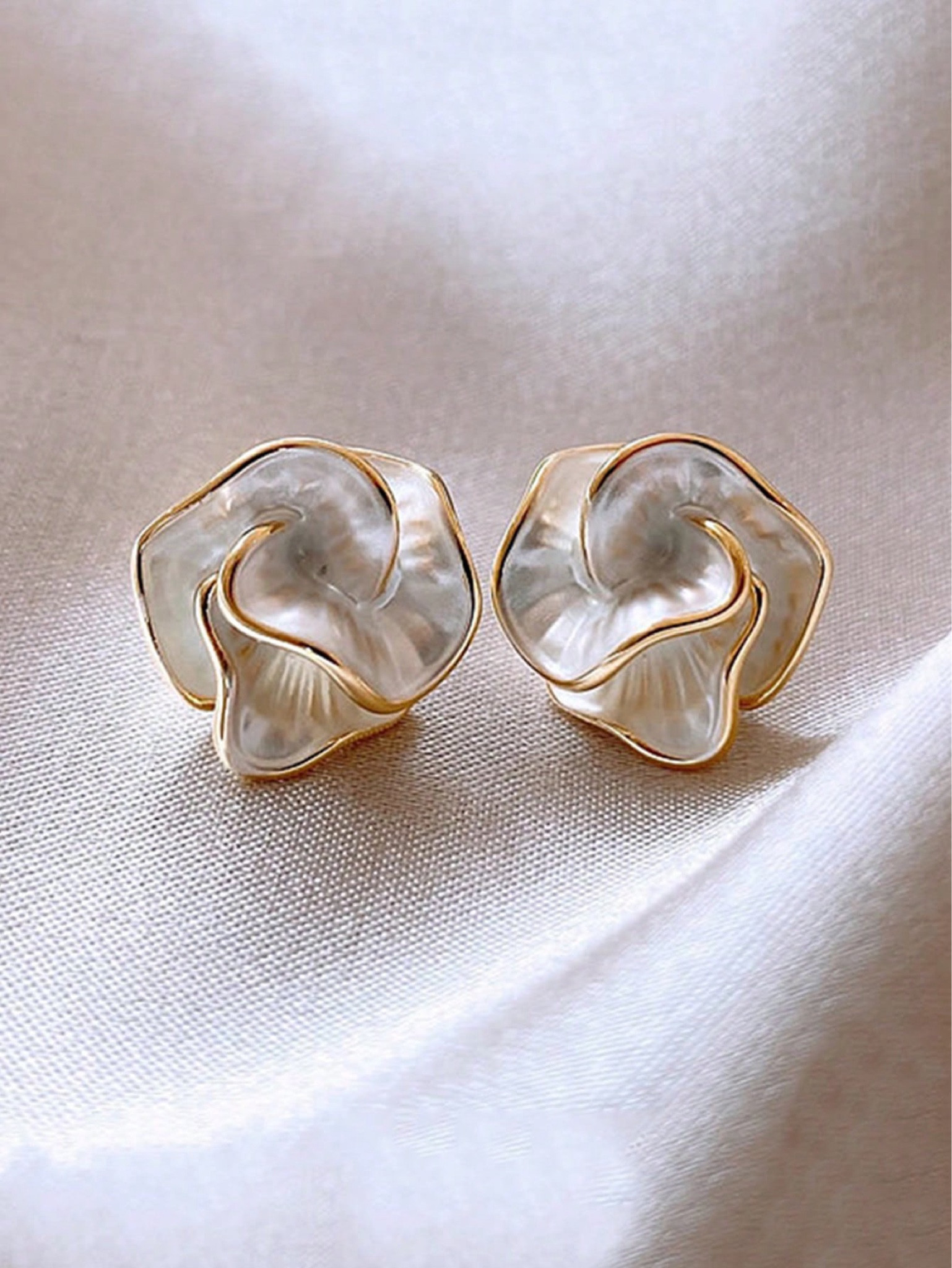 Asymmetrical niche camellia earrings, fashionable, stylish and elegant French flower 🫶🏻

#LTKStyleTip #LTKSaleAlert #LTKFindsUnder50