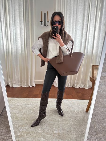 How to style tall boots. Western boots styled. 

Shirt - AYR xs
Jeans - Gap petite 24
Boots - Schutz 5.5
Tote - Little Liffner medium
Sweater - Jenni Kayne xxs
Sunglasses - Celine 

Petite style, tonal style, neutral outfit, capsule wardrobe, minimal Style, street style outfits. 


#LTKstyletip #LTKshoecrush #LTKitbag