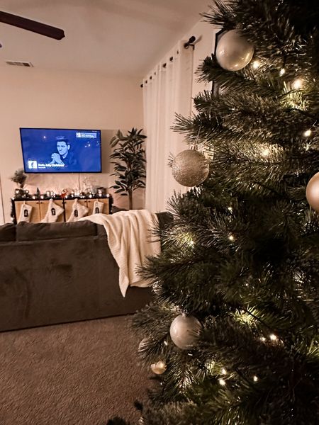 Small space Christmas decor! 
#target #christmasdecor #apartmentdecor

#LTKHoliday #LTKSeasonal #LTKhome