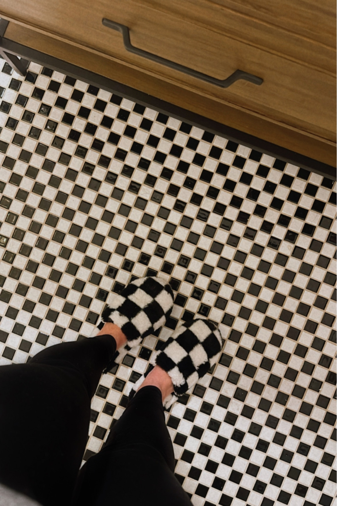🏁🏁🏁


Checkered • checkered slippers • women’s slippers • loungewear • house shoes • black and white • amazon fashion 

#LTKsalealert #LTKGiftGuide #LTKU