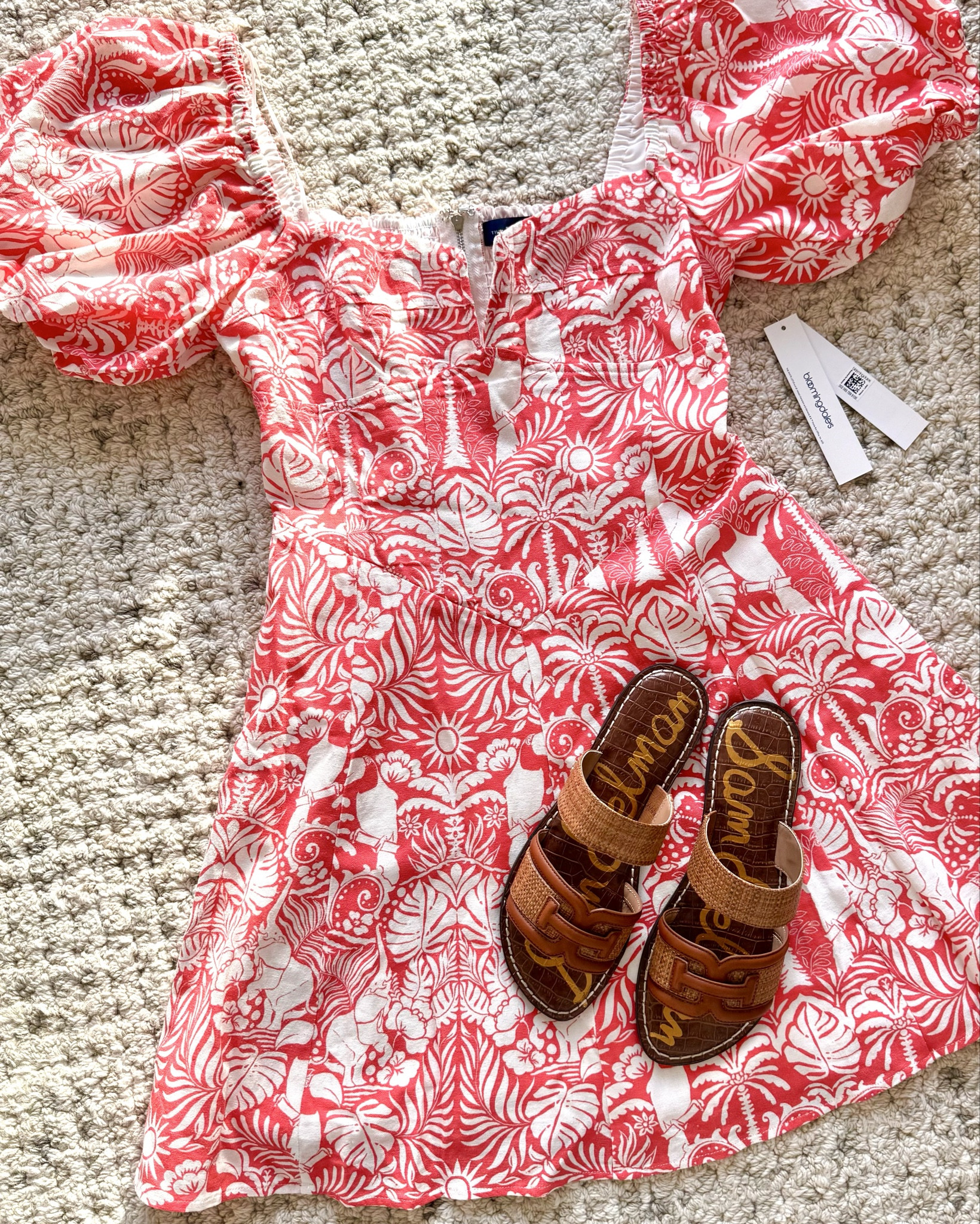 I couldn’t pass up this pretty spring dress from Bloomingdales. It’s a collaboration of White Lotus X Aqua. Also love these Sam Edelman Sandals! 

Spring Outfit
Spring Style
Spring OOTD
Shoe Crush

#LTKFindsUnder100 #LTKShoeCrush #LTKSeasonal