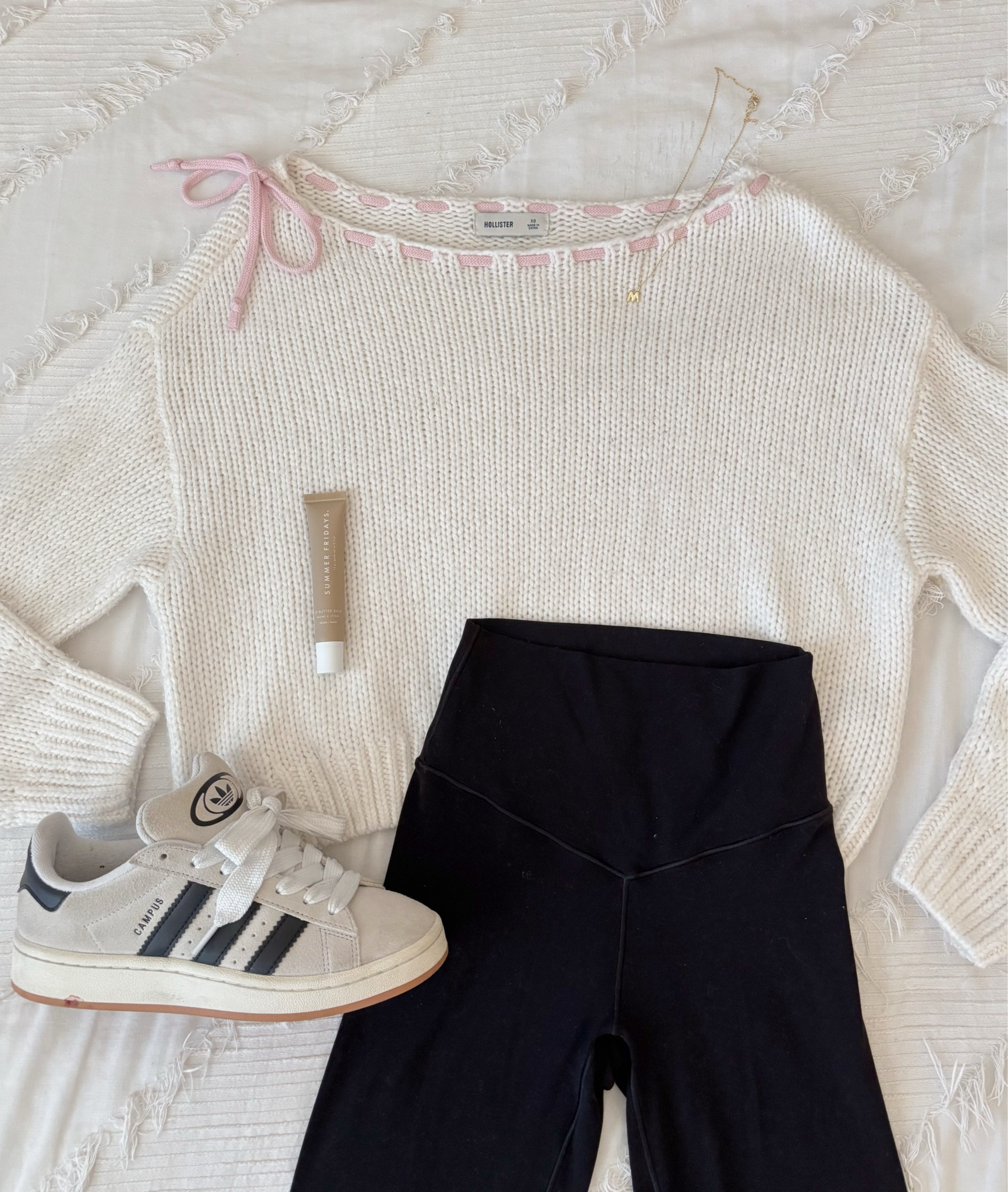 today’s ootd! 🎀💌🐆🍵


(Hollister sweater isn’t sold anymore but I found a dupe 🫶🏼)