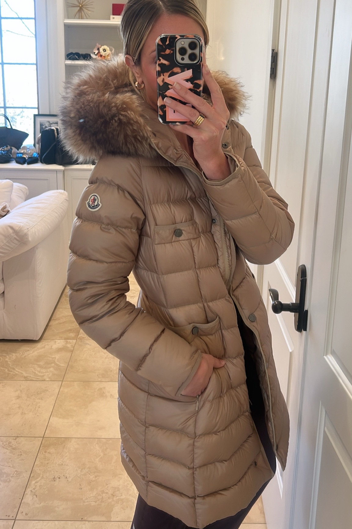 Love this neutral down jacket. So warm and so cozy. Runs ttss. I always take the size 1 in this brand. 