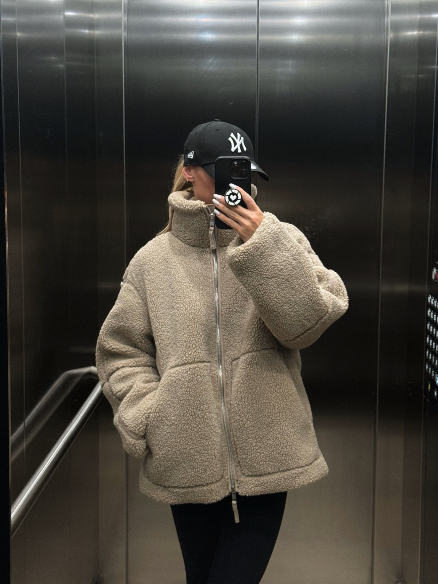 ALL SIZES IN STOCK, RUN!!!!
Viral H&M teddy jacket is BACK IN STOCK in a gorgeous new beige colour — similar to the one I’m wearing.  

Grab at least one size up 🤎 

#LTKuk #LTKwinter #LTKstyletip