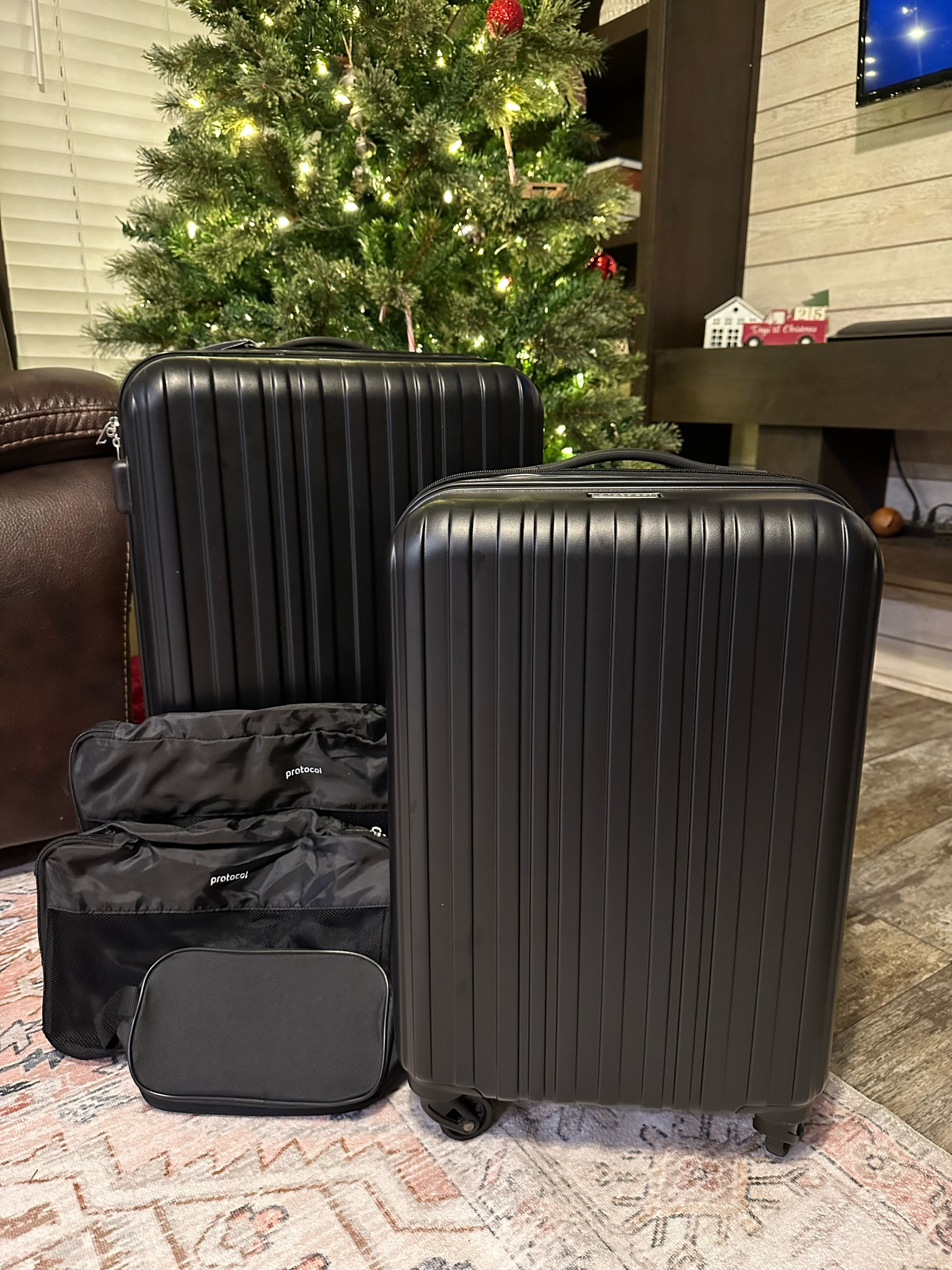 5 piece luggage set for $112 with the code UNWRAP30 ‼️

#travel #giftguide #christmas #luggage 

#LTKfamily #LTKtravel #LTKGiftGuide