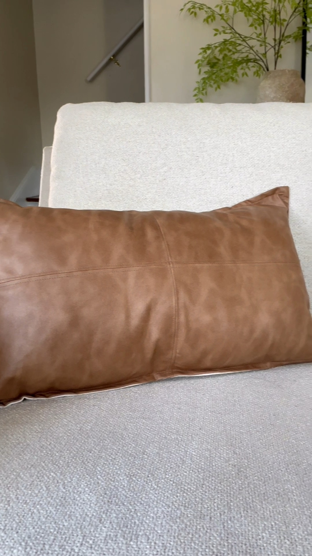 how gorgeous is this faux leather lumbar pillow? & for under $20!

#LTKHome #LTKSeasonal #LTKFindsUnder50
