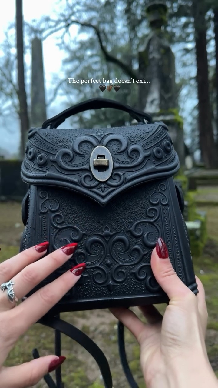This bag is literally a dream 🖤 #halloweenlifestyle #gothgirl #gothaesthetic #spookyszn #spookyseason #vampiregirl #vampireaesthetic #gothbag