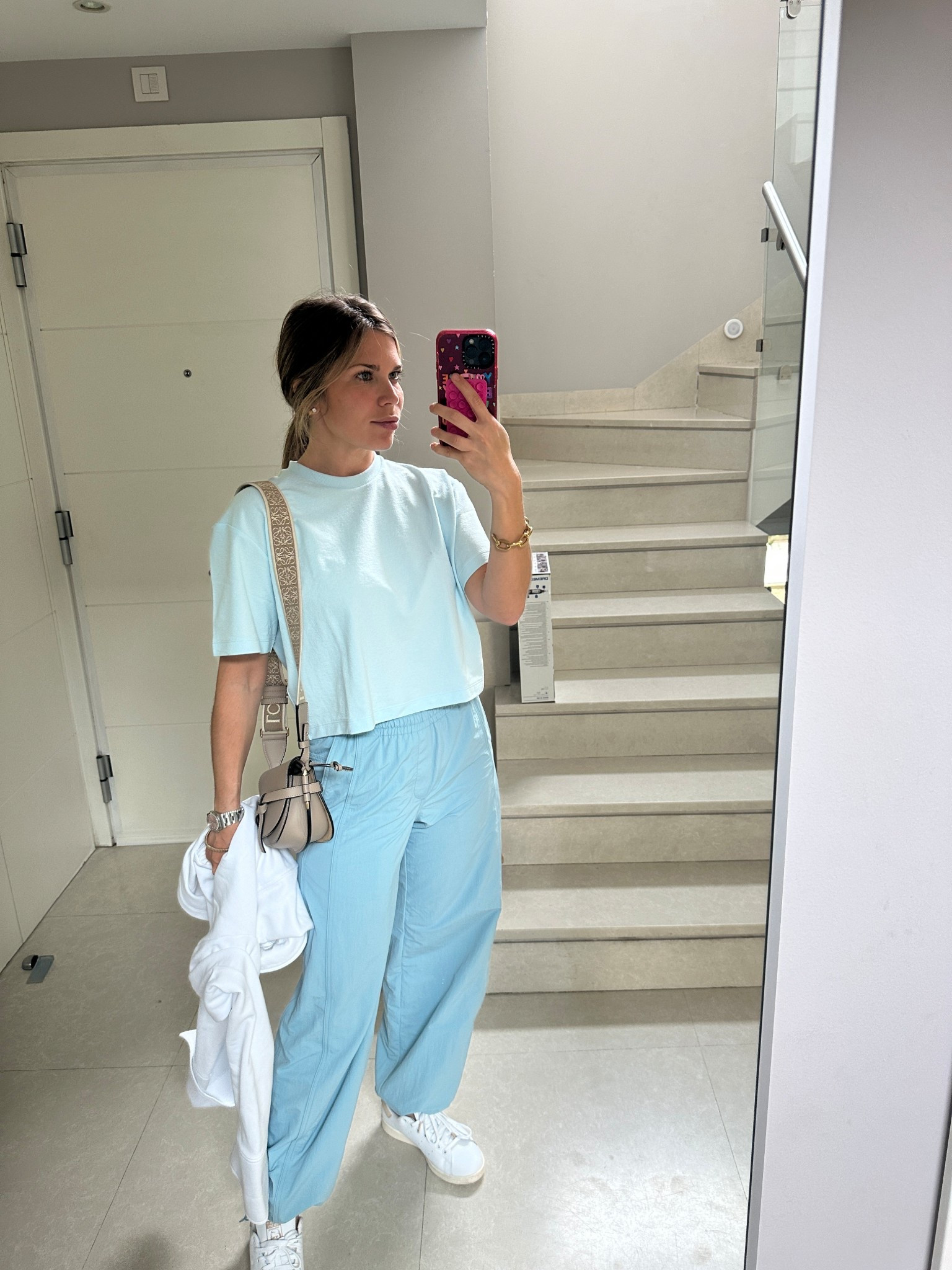 Por aquí uno de mis últimos looks casuales de Uniqlo :) también lo combino con un polo por lo que os lo dejo etiquetado. En esta tienda siempre uso una talla menos de lo que suelo usar. La mía es la XS, por si os sirve de referencia 

#LTKespana #LTKsummer #LTKeurope