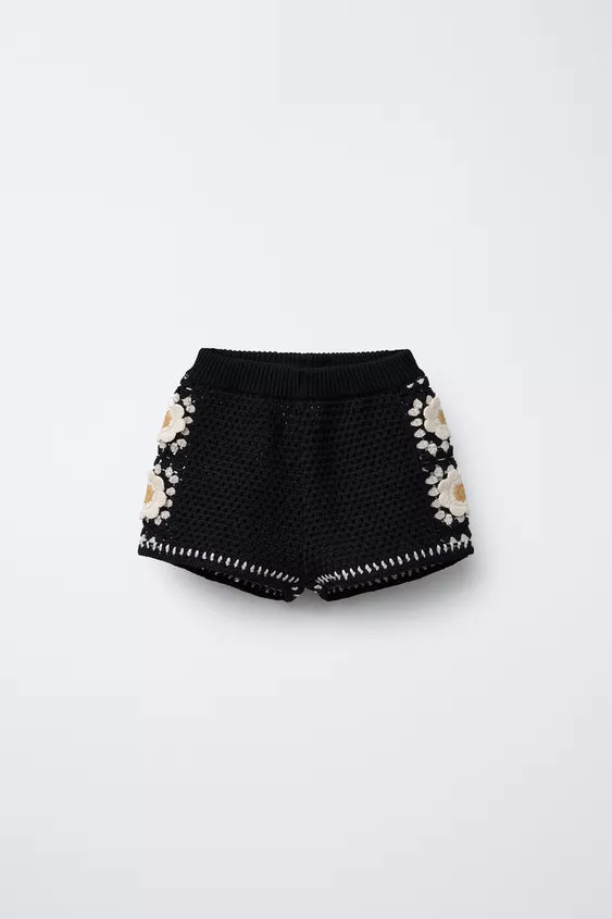 Knit shorts with elastic waistband. Crochet flower appliqués on the sides. | Zara US