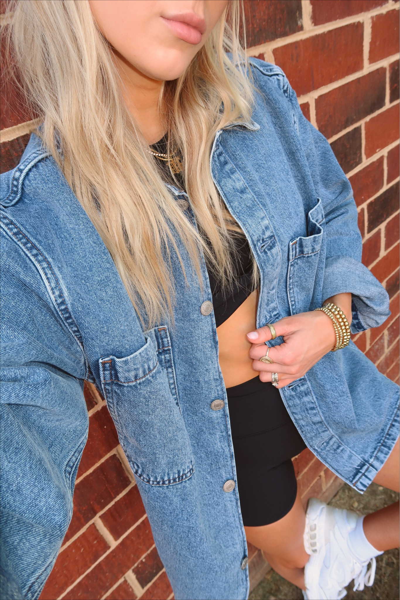 athleisure ootd
exact denim linked but in black
versatile tee, a favorite!