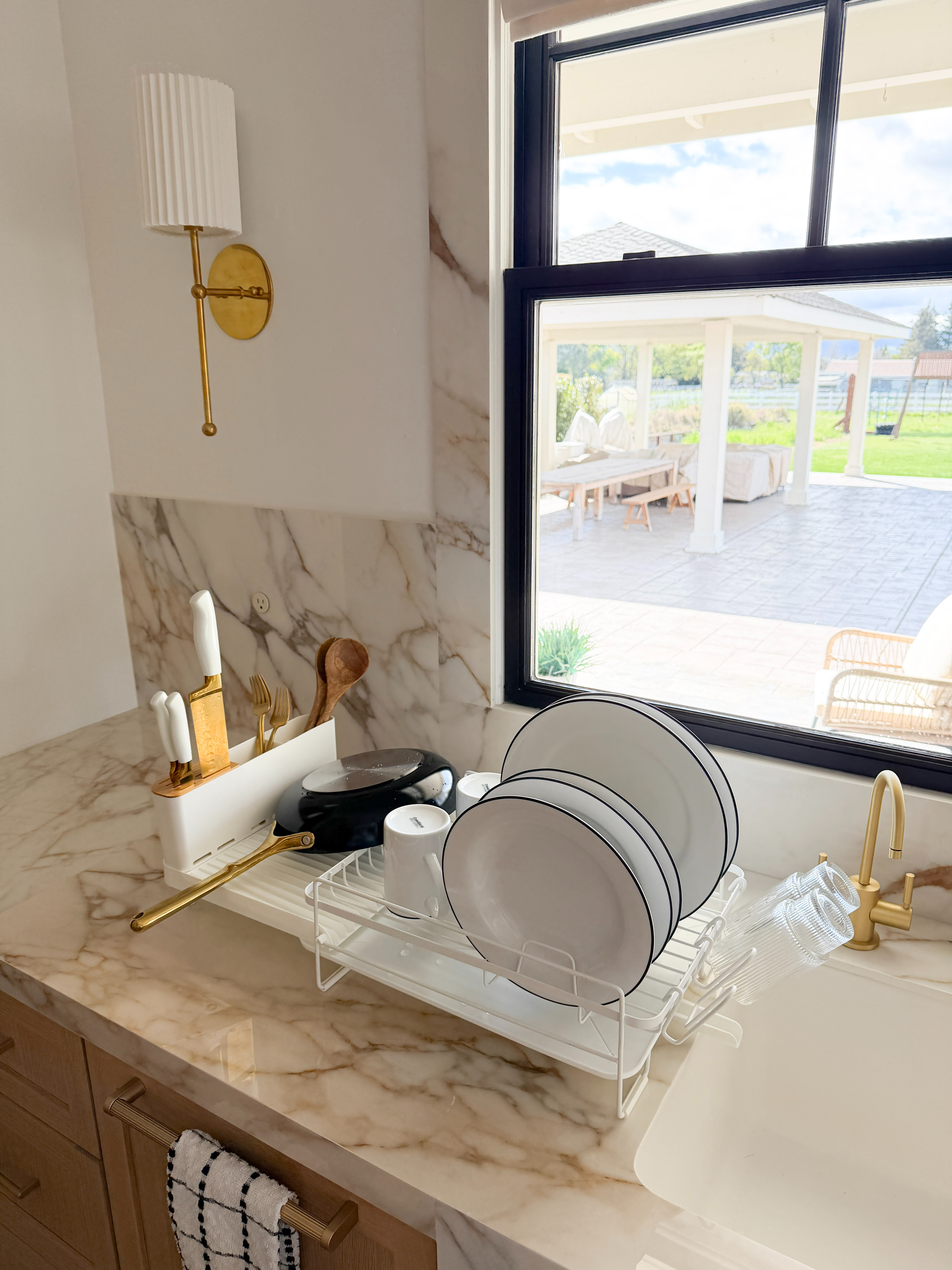 A multi-functional dish draining rack isn’t just a kitchen tool, it’s that clean, efficient, everything-in-its-place energy sitting right by your sink. 
 

 #LTKHome