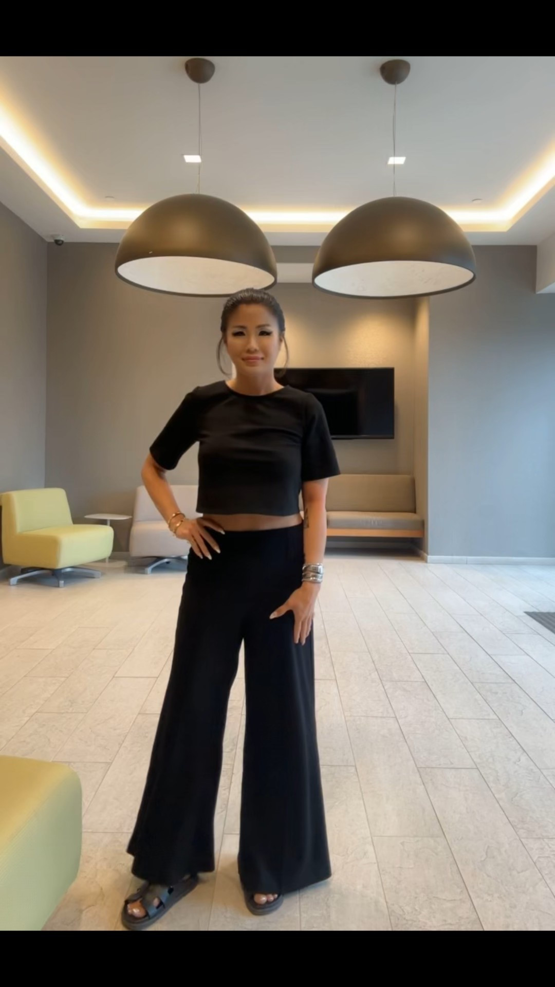 This works set from Ripley Radar is so versatile. It is seriously so perfect for travel . I wore it for three days at a conference. You heard me right this is the only thing I wore straight for three days. It snatches your waist and elongates your legs makes you look three or 4 inches taller than you actually even are!  totally recommend -worth the investment!