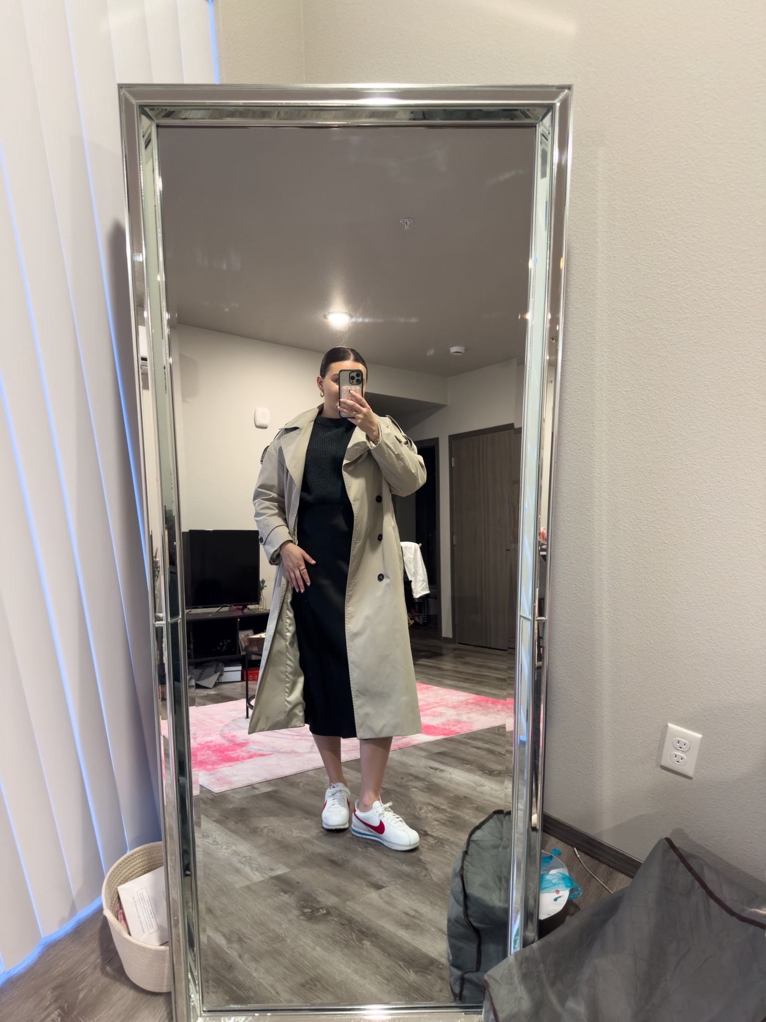 What the cool girls are wearing to the office this fall! The key is Mongolian cashmere with a satin skirt 🩶

I’m wearing a M sweater and coat, a size L skirt and size 9 sneakers

#LTKWorkwear #LTKMidsize #LTKFindsUnder50