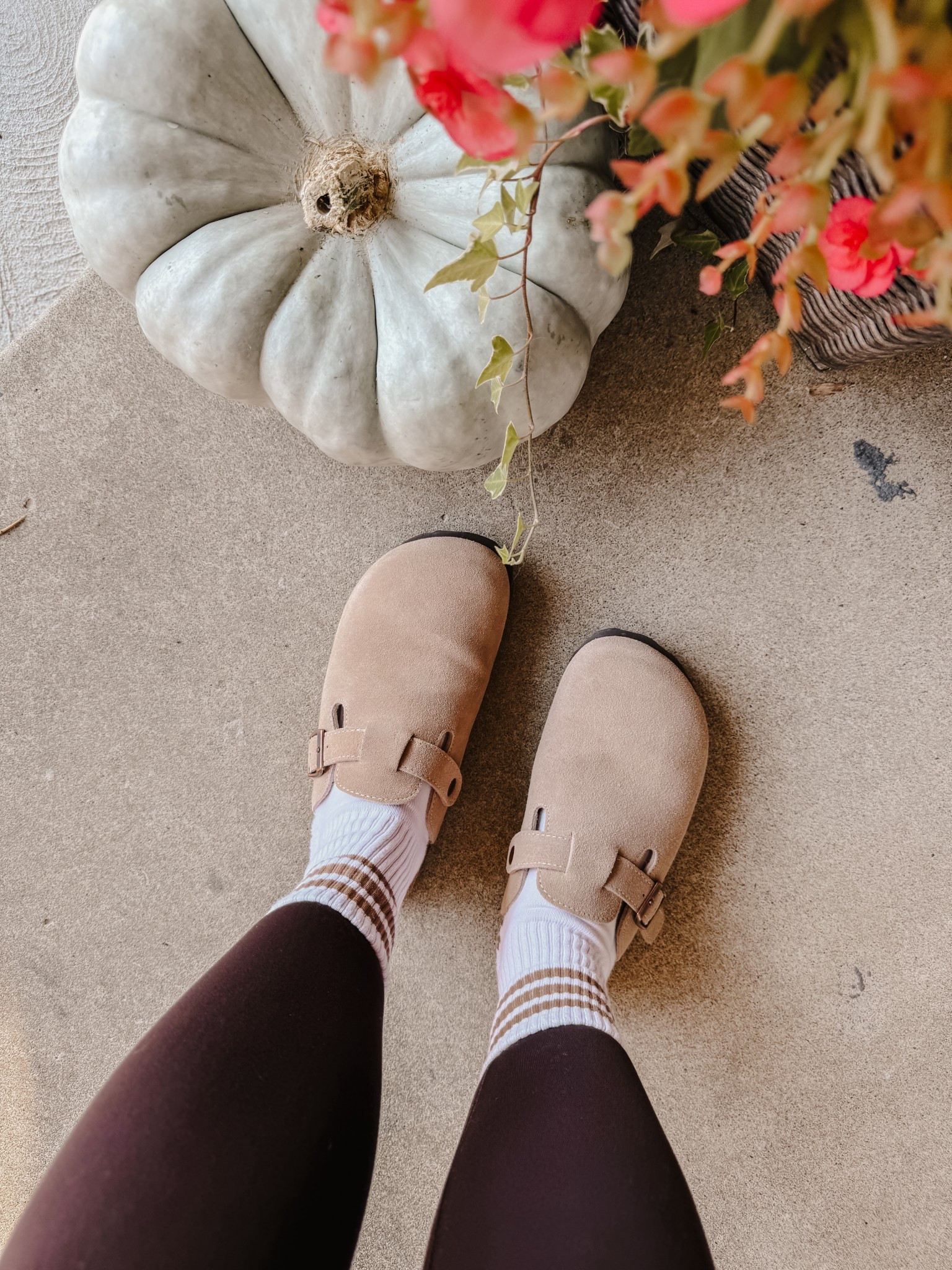 Actually obsessed with these and only $25 off Amazon! 

Designer looks for less, clogs, women’s shoes, shoe must have, women’s fall shoes, women’s clogs

#LTKFindsUnder50 #LTKSaleAlert #LTKShoeCrush