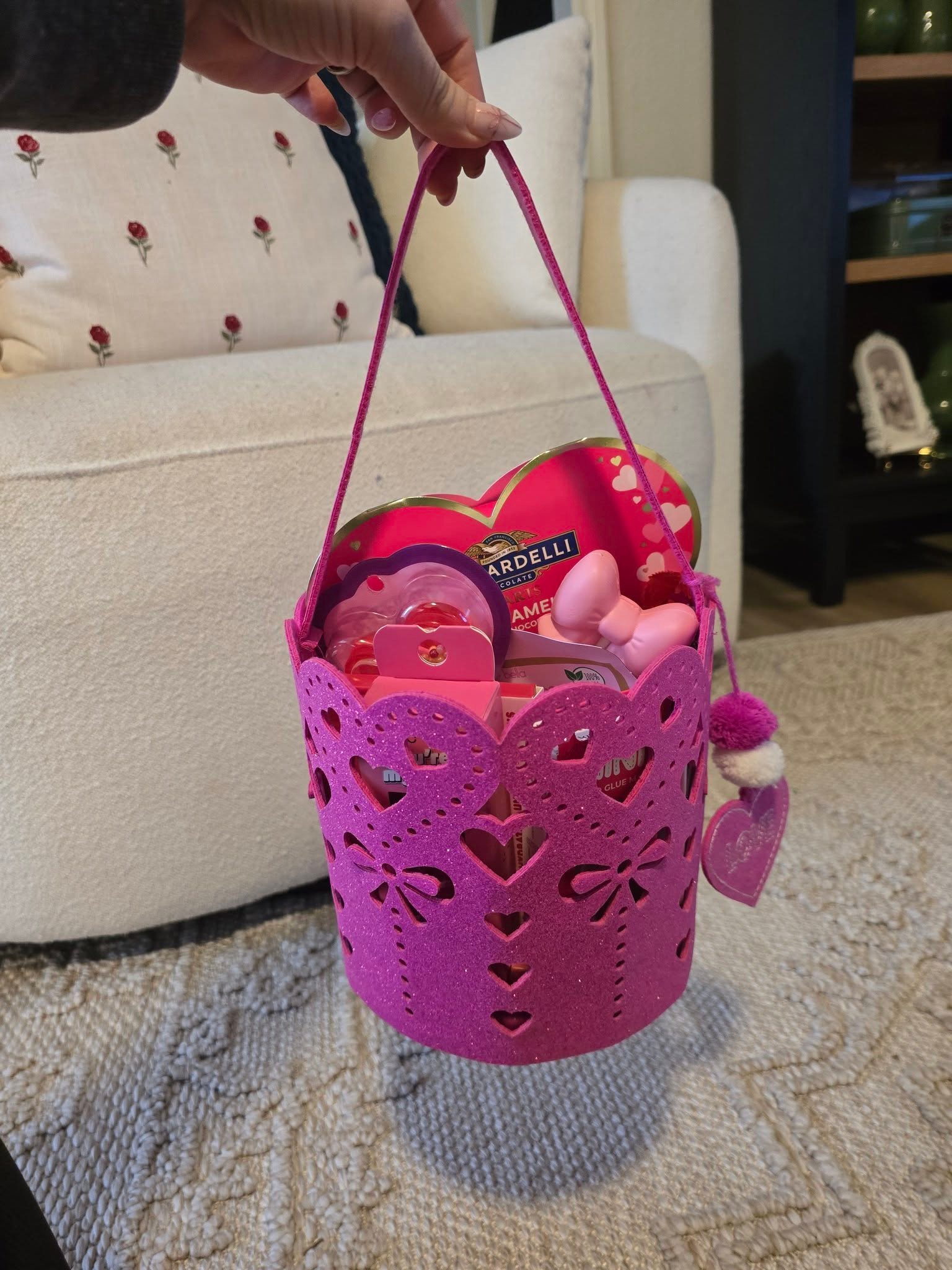 A thoughtfully curated Valentine’s basket for her—pretty, fun, and full of goodies she’ll adore. Great for gifting someone special or treating yourself because you deserve it 💗 #ValentinesBasket
#ValentinesDayGift
#ValentinesForHer
#CuteGifts
#GiftIdeas
#LoveInABasket
#GirlyGifts
#ValentinesVibes 

 