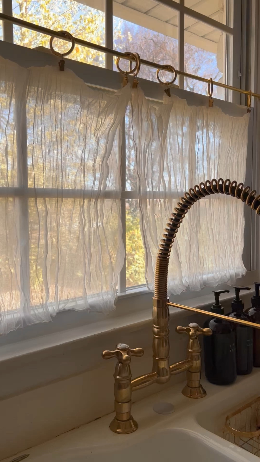 Parisian cafe curtain dupe 🤍

#cafecurtain #diycafecurtain #kitchen #curtain #curtains 

#LTKhome