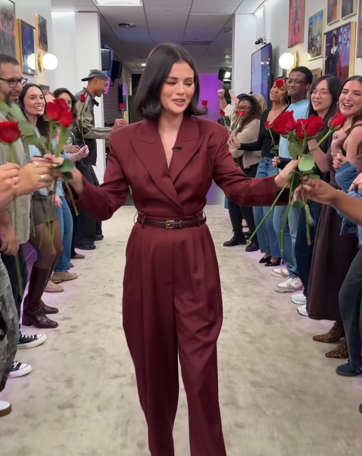 Selena Gomez in the @jenniferhudsonshow in @ronnykobo