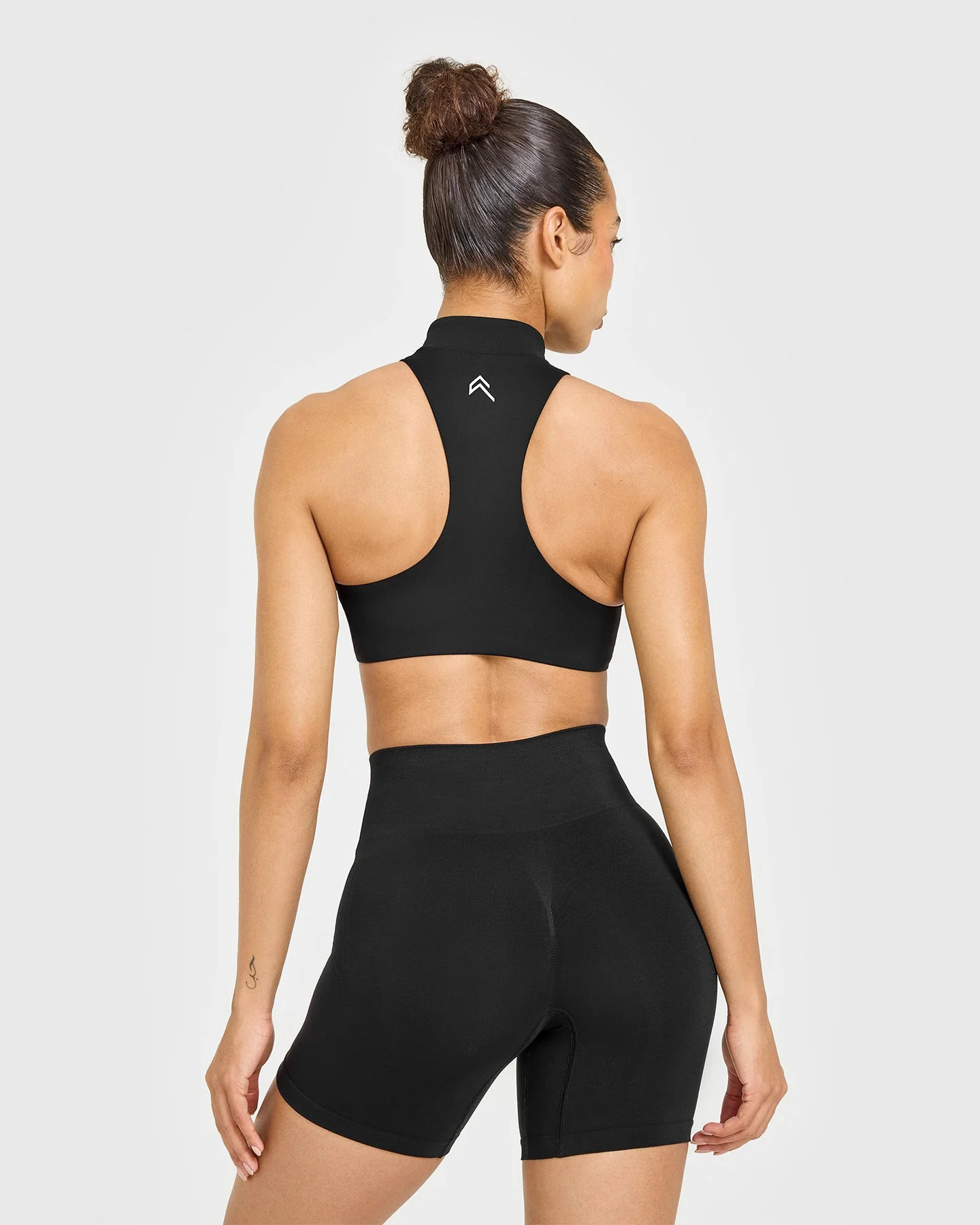 EasyLift™ Zip High Neck Sports Bra with White Logo
Black | Oner Active (UK / US)