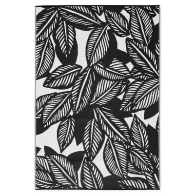 Maldives Indoor/Outdoor Patio Mat in Black/White | Bed Bath & Beyond