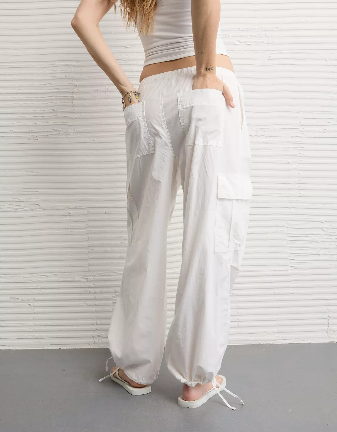 AE Low-Rise Baggy Cargo Parachute Pant | American Eagle Outfitters (US & CA)