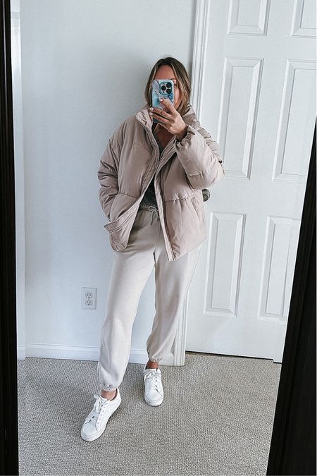 Cream outfit best sweatpants puffer coat white sneakers 