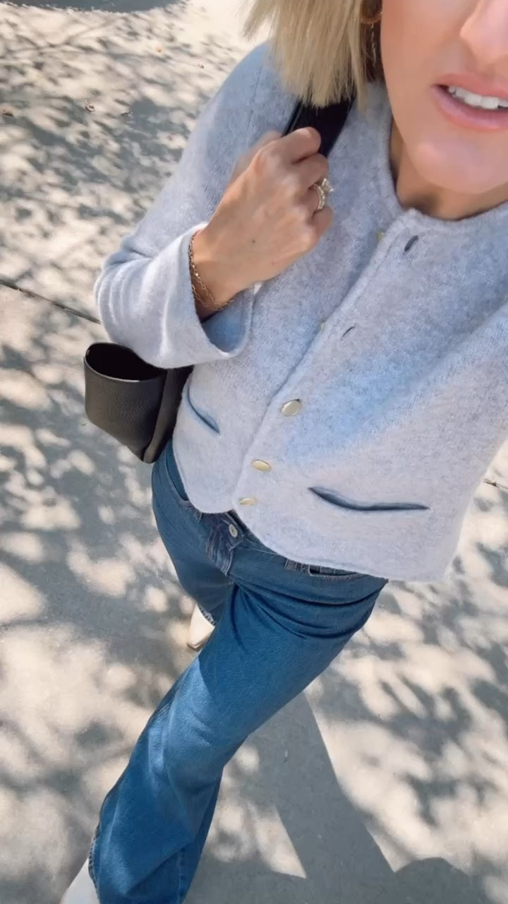 A simple but cute outfit! Wearing XS/25! Use code AFLOVERLY for 20% off!

Loverly Grey, Abercrombie, Abercrombie sale, wide leg jeans, grey cardigan, winter outfit 

#LTKSaleAlert #LTKStyleTip #LTKSeasonal