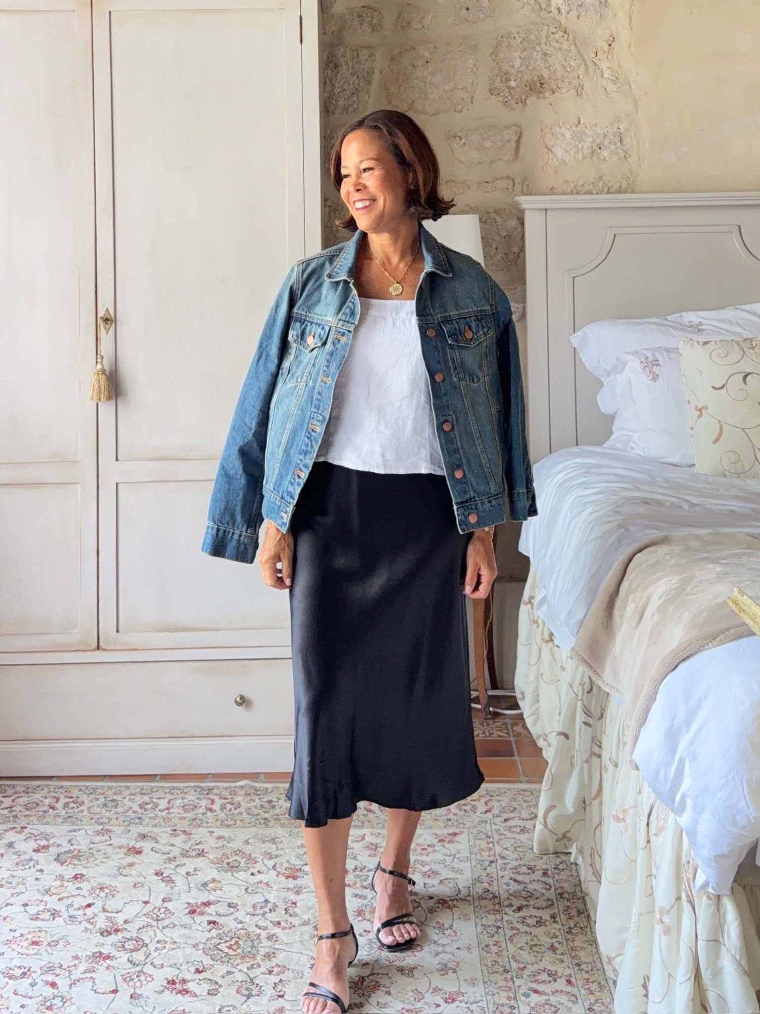 Wearing size medium in denim jacket.
#quincepartner  @Quince