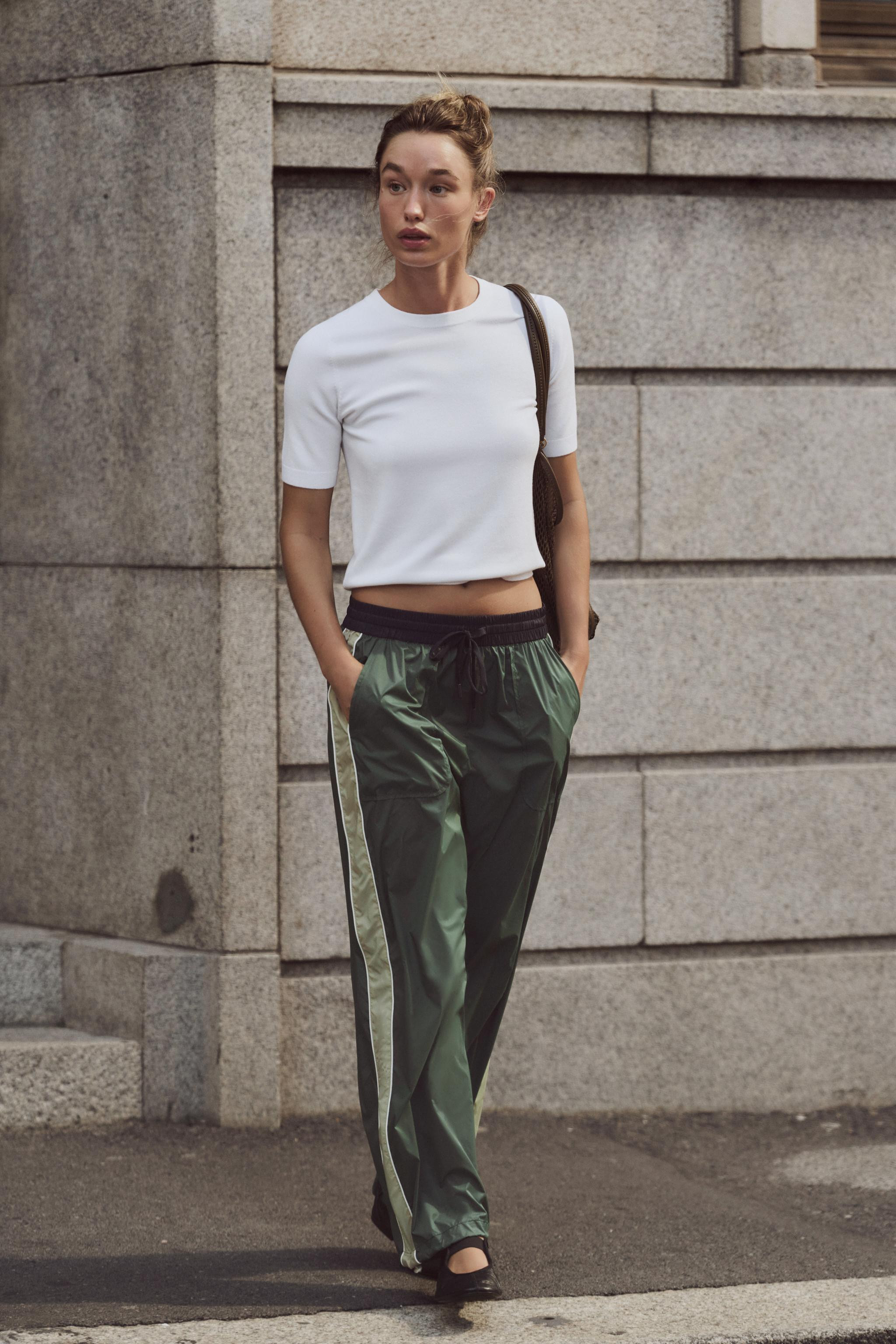 Round neck short sleeve sweater. Rib trim. | Zara US