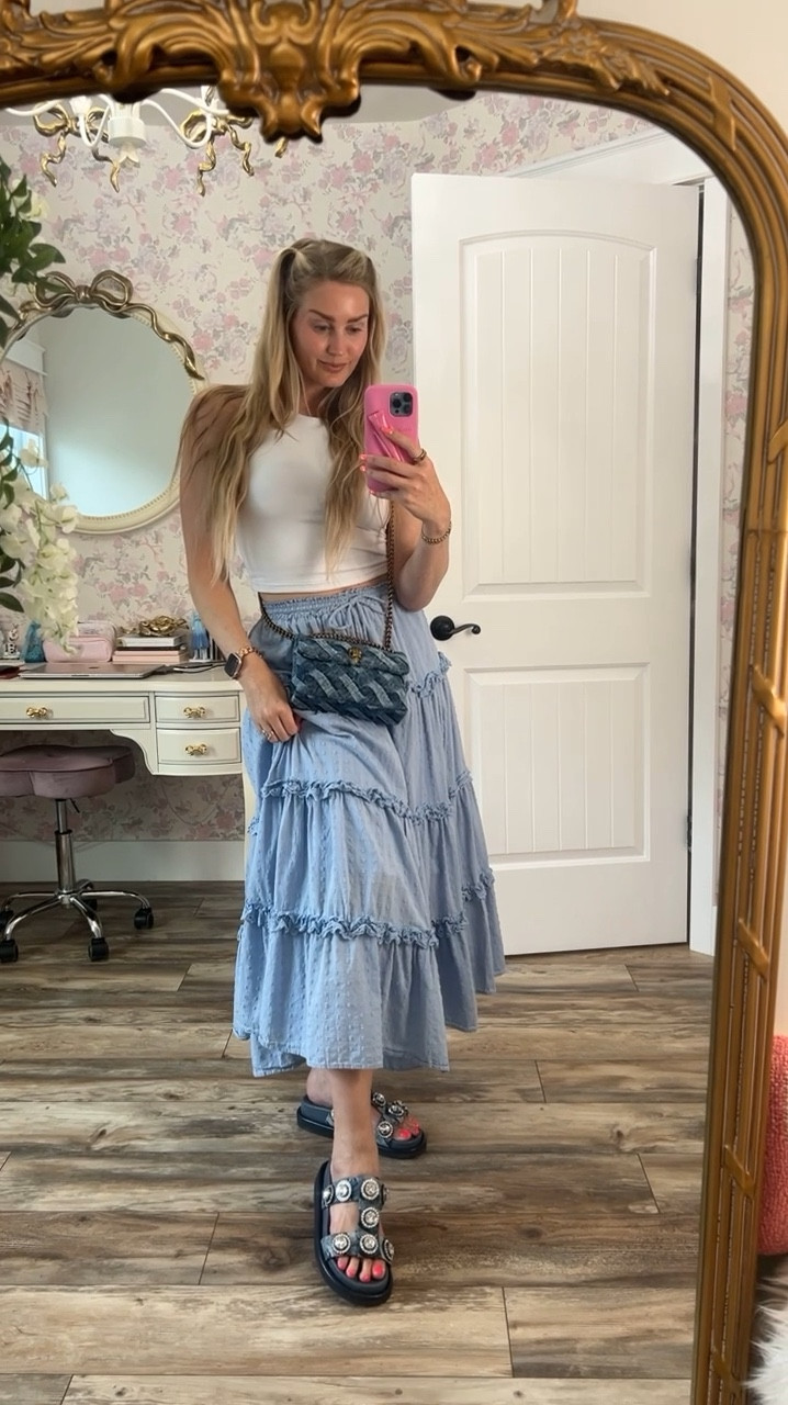 Blue Jean baby

Skirt old from Vici 

#LTKxVICI #LTKStyleTip #LTKWorkwear