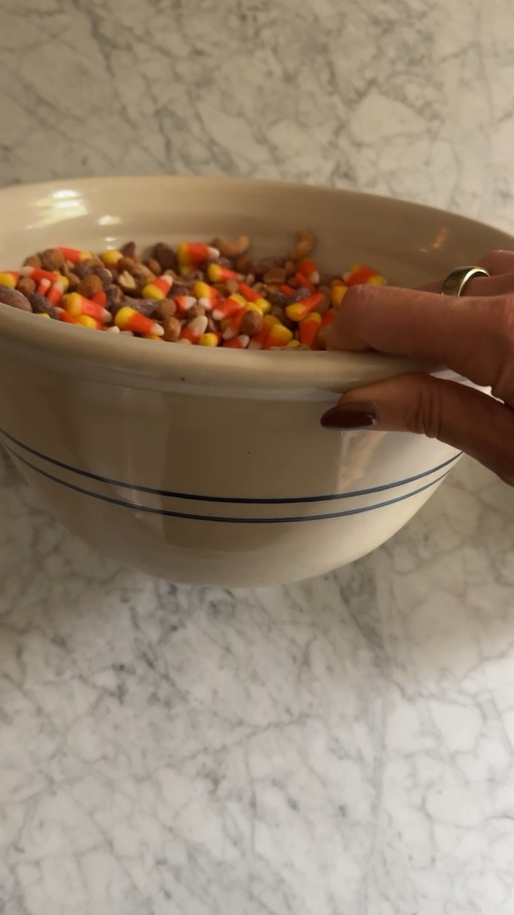 #walmartpartner It’s the most amazing time of year — time to make my very favorite snack! Making it in this gorgeous bowl from Walmart, and then using these adorable pumpkin crocks to leave a little of the snack mix in spots around the house!! 🎃

#walmartpartner
#walmarthome
@walmart

#LTKSeasonal #LTKHome #LTKStyleTip