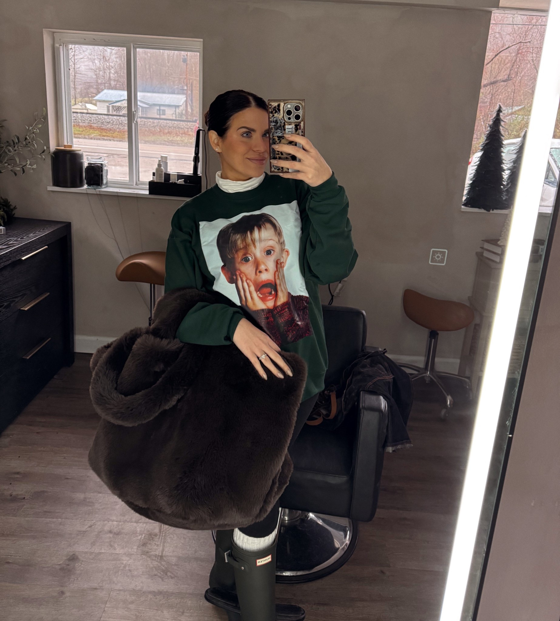 Holiday sweatshirts and fur tote 🎄🐻

#skims #homealone #holidaysweatshirt #christmas #gift

#LTKGiftGuide #LTKHoliday #LTKSeasonal