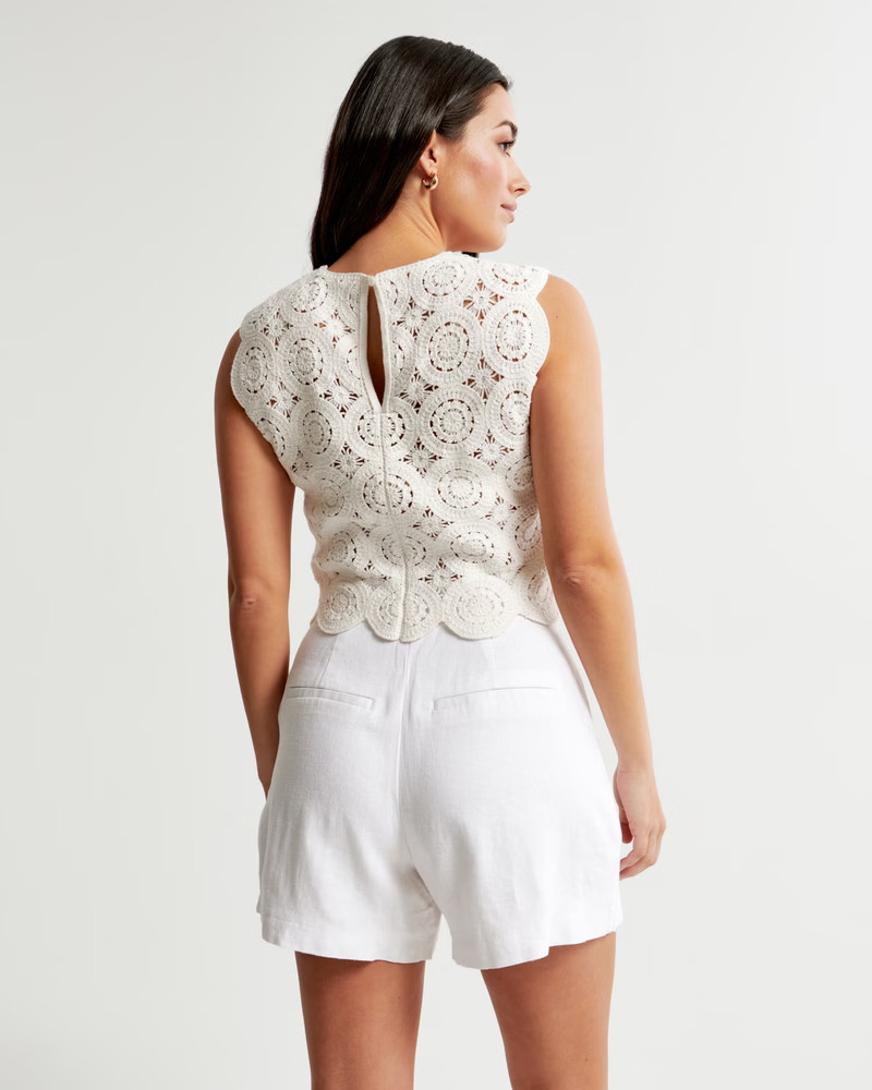 Women's Curve Love A&F Sloane Tailored Linen-Blend Short | Women's Bottoms | Abercrombie.com | Abercrombie & Fitch (US)